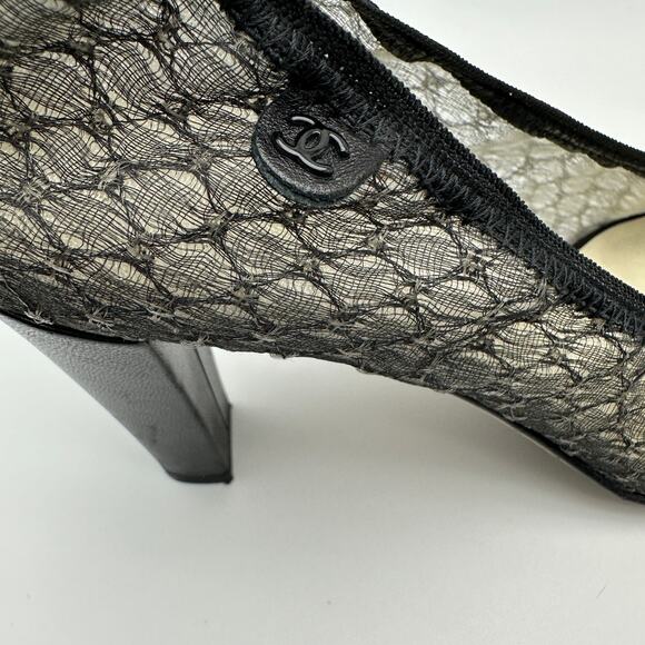 CHANEL Black Lace & Leather Elastic Heel Pumps Cap Toe IT 38.5 - Picture 6 of 13